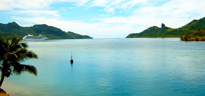 The Maroe bay in the east of Huahine